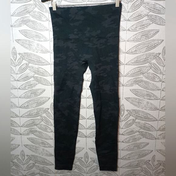 Spanx Look at Me Now Leggings Gray Camo High Waist Crop - Picture 1 of 5